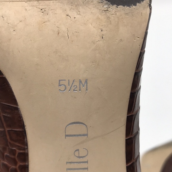 Michelle D Faux Croc/Lizard Pattern High Heels Size 5.5M - Picture 6 of 7